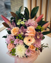 Load image into Gallery viewer, Peach and Pastel Arrangement