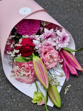 Load image into Gallery viewer, Small Pink + Red Bouquet