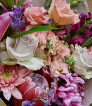 Load image into Gallery viewer, Pastel Florist Choice Bouquet